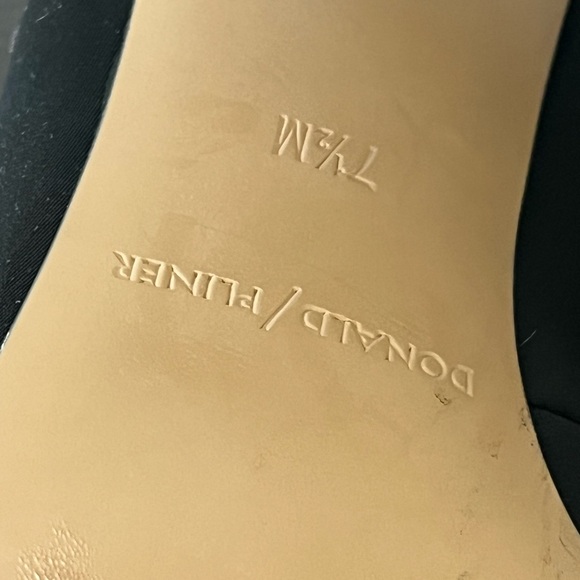 Donald Pliner Block Heels Size 7.5 M Black - Picture 8 of 11